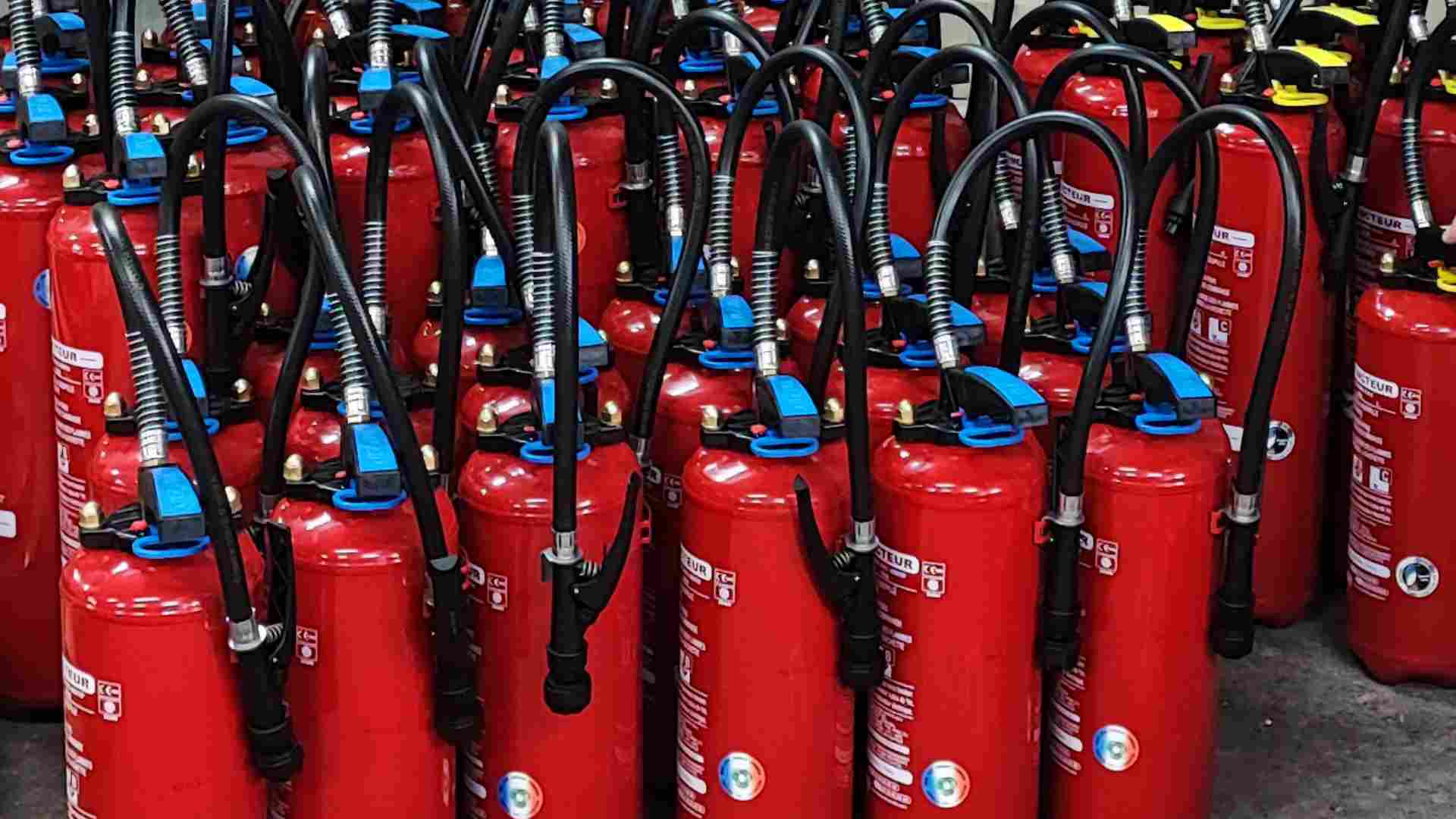 Quel type d'extincteur choisir pour quelle classe de feu ? Le guide 2021