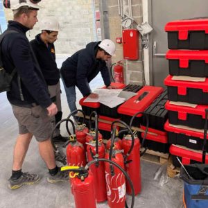 Installation extincteurs incendie centre commercial